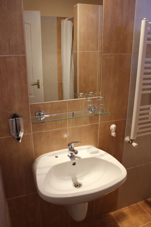 Alice Panzio Gold Bed & Breakfast Калоча Стая снимка