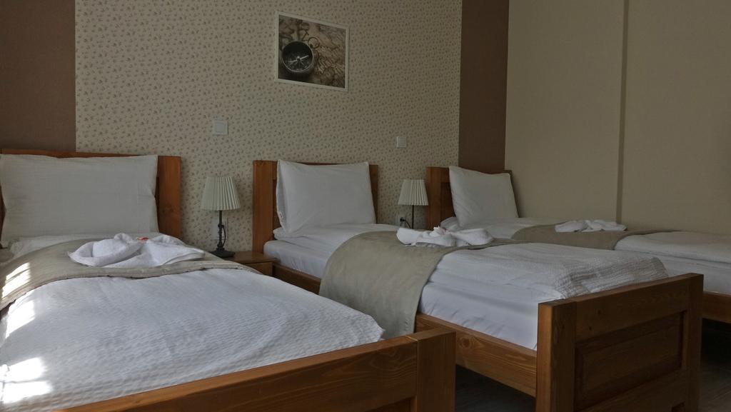 Alice Panzio Gold Bed & Breakfast Калоча Екстериор снимка